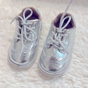 STRIDE RITE | SRTECH silver shoes size 4M (US) used a handful of times indoor.